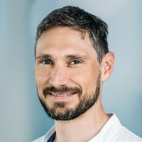 Porträt Dr. med. Christian Ludes, Oberarzt Klinik für Neurologie, varisano Klinikum Frankfurt Höchst