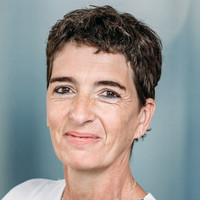Porträt Astrid Bastian, Stationsleitung, varisano Klinikum Frankfurt Höchst
