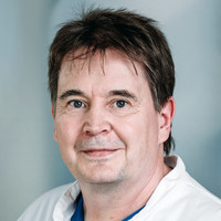 Porträt Dr. med. Manfred Oestreicher, Oberarzt Klinik für Innere Medizin 3 (Onkologie), varisano Klinikum Frankfurt Höchst