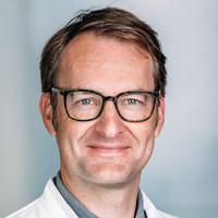 Porträt Dr. med. Daniel Bock, Oberarzt Klinik für Innere Medizin 1 (Kardiologie), varisano Klinikum Frankfurt Höchst