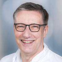 Porträt Christoph Pohlmann, Oberarzt Klinik für Innere Medizin 1 (Kardiologie), varisano Klinikum Frankfurt Höchst