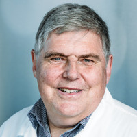 Porträt Prof. Dr. med. Hans-Günther Derigs, Chefarzt Klinik für Innere Medizin 3 (Onkologie), varisano Klinikum Frankfurt Höchst